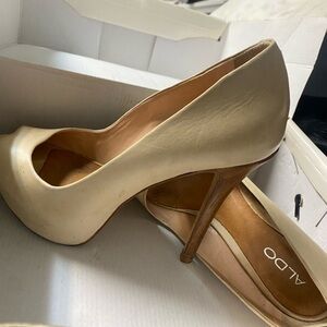 High heel, classic peep toe, Aldo